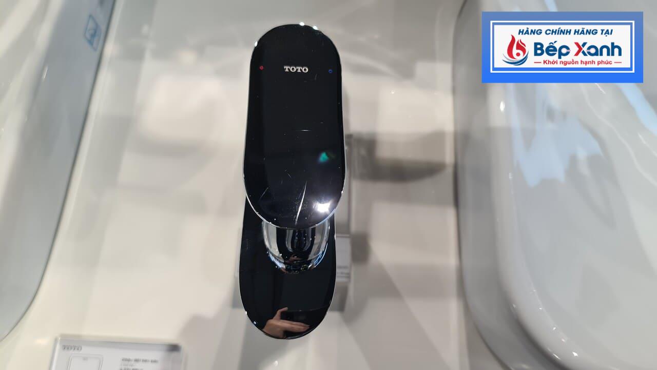 Tay gạt êm, dễ chỉnh nước