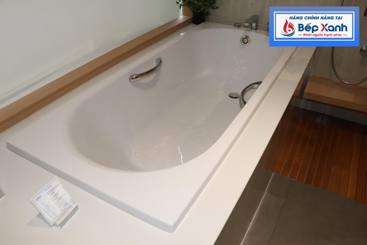 Bồn tắm nhựa TOTO PAY1710HV/TBVF411 lắp áp tường
