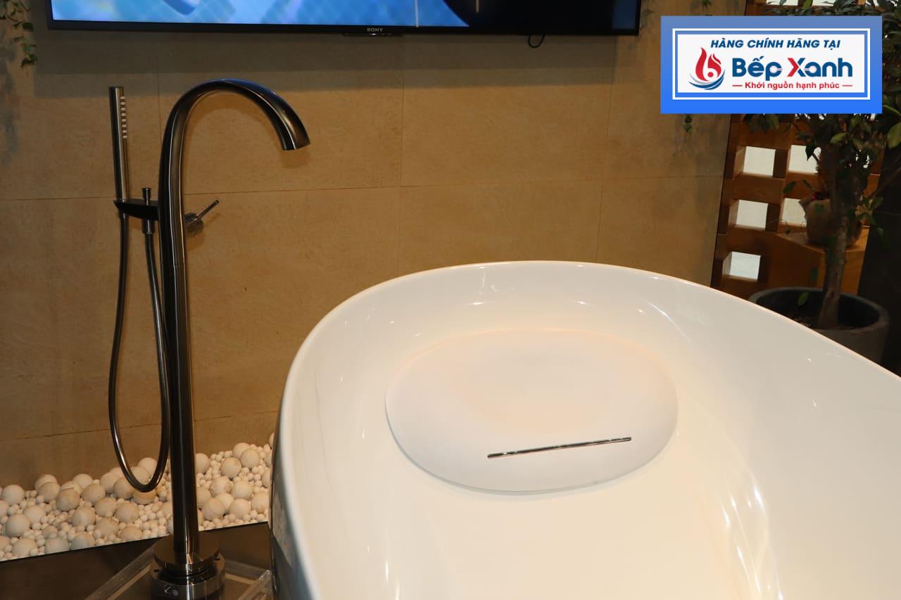 Có thể kết hợp bồn tắm với vòi đặt sàn