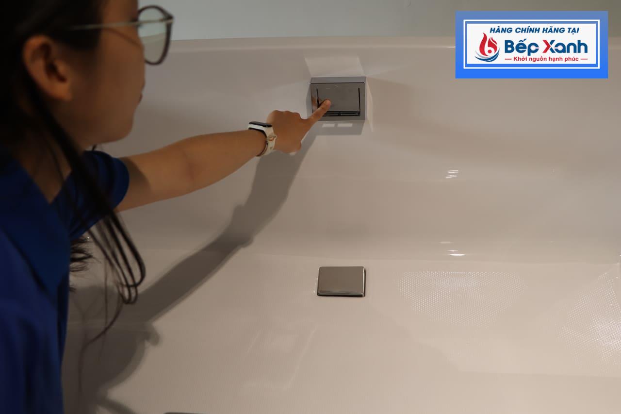 Nút nhấn xả nước và nắp thoát nước