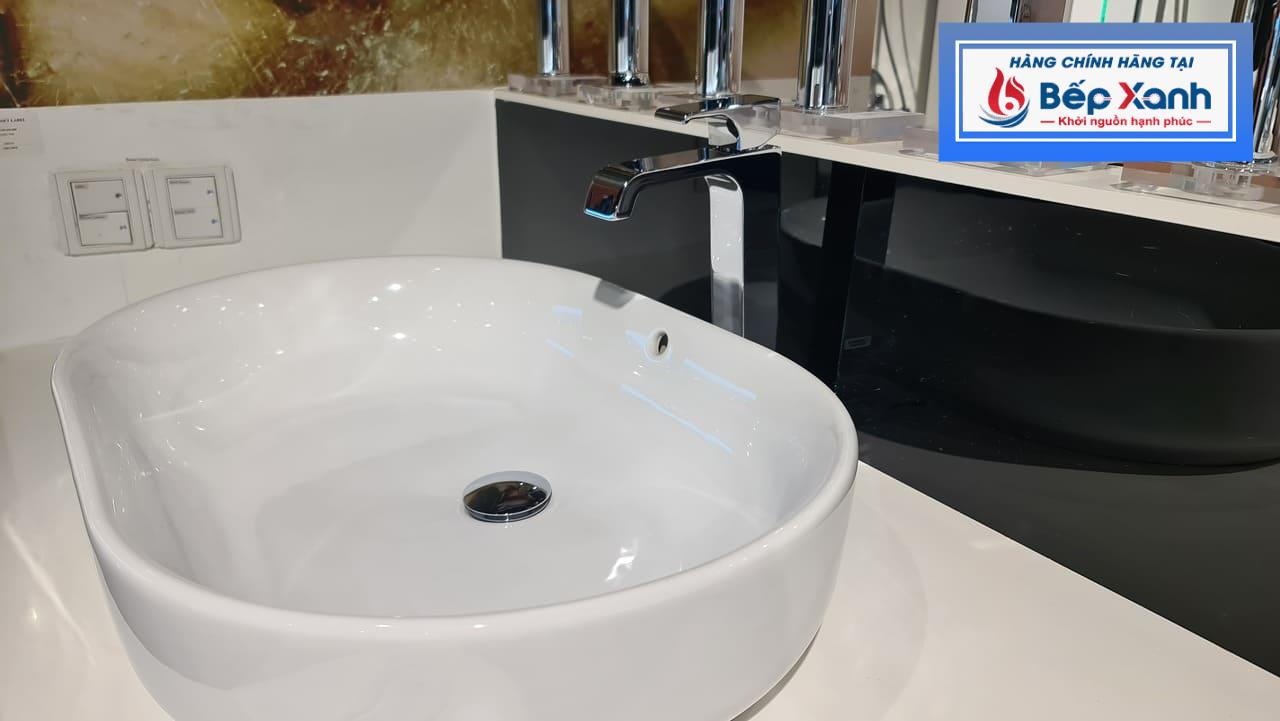 Vòi chậu TOTO TLG08305V với chậu đặt bàn