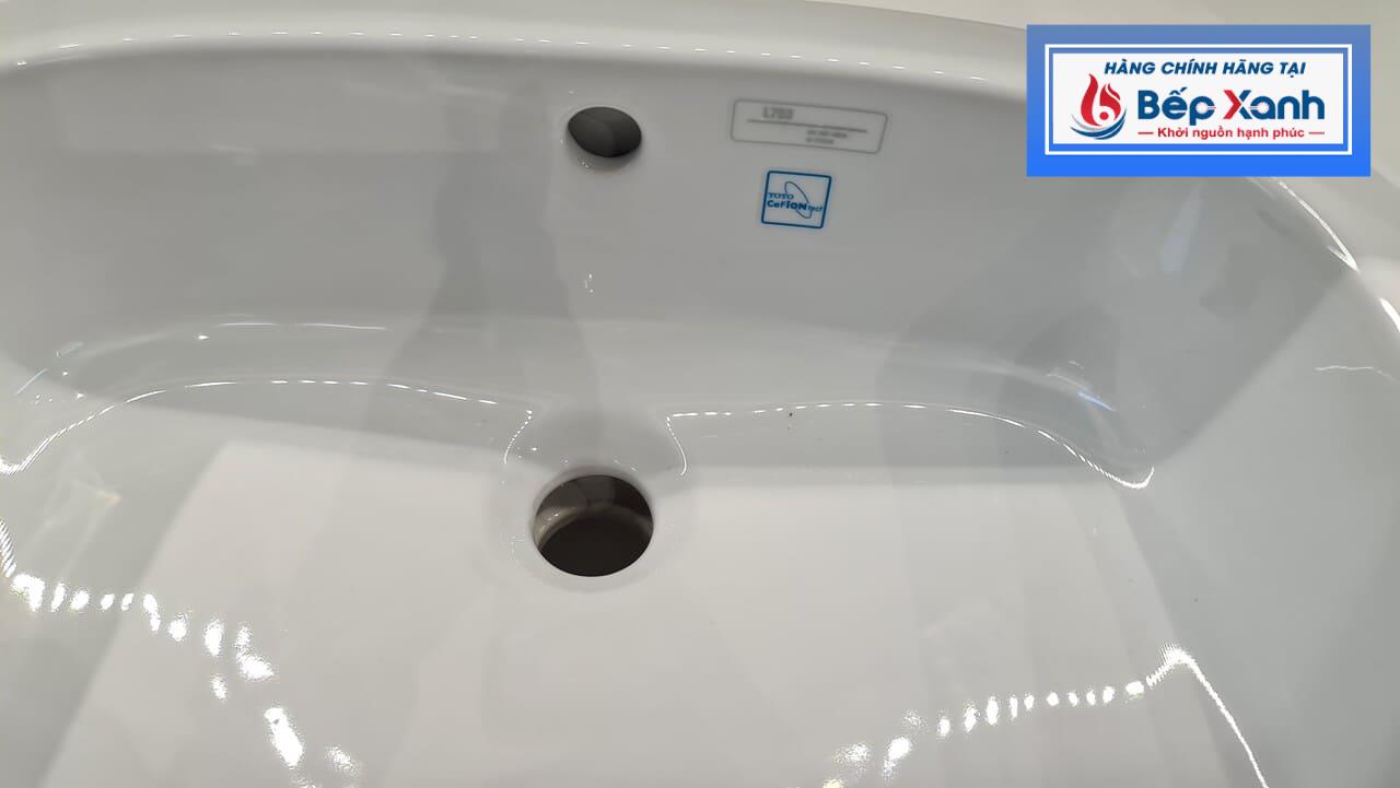 Lỗ thoát tràn trên thành chậu