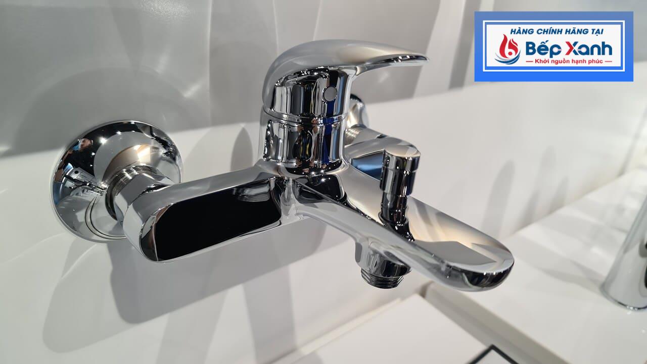 Sen tắm nóng lạnh TOTO TBS03302V có kiểu dáng hiện đại